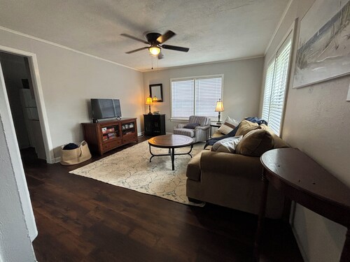 1.8 Miles to USA Stadium. Fast WiFi. No Cleaning Fees. Near Navy Base
