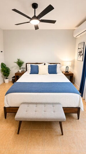 Room - Combate Beach Retreat for Big Groups with Pool + Generator at Entre Mareas (El Combate)