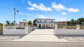 Exterior - Combate Beach Retreat for Big Groups with Pool + Generator at Entre Mareas (El Combate)