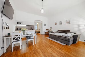 Interior - Lovely Prague Apartment with Free Parking (Hlavní město Praha)
