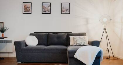 Lovely Prague Apartment with Free Parking