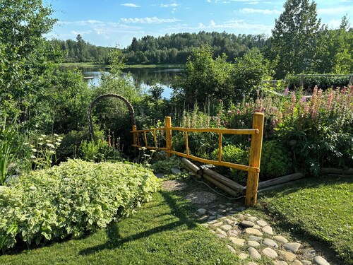 A fabulous place to unwind. Sit listen & watch Mother Nature. Pure Bliss!
