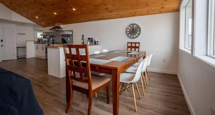 Lakefront, Pet Friendly Getaway