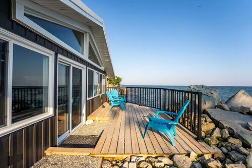 Lakefront, Pet Friendly Getaway