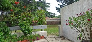 Property grounds - House in vacation residence with swimming pool and tennis court (Pornic)