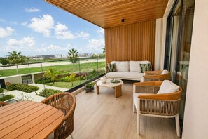 Outdoor dining - Golf view Pool Gym 5 min to beach Cap Cana (Punta Cana)
