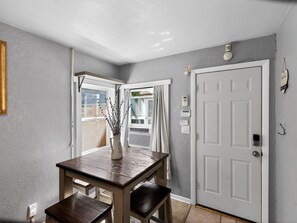 Dining - Charming Portland Cottage with Hot Tub (Portland)