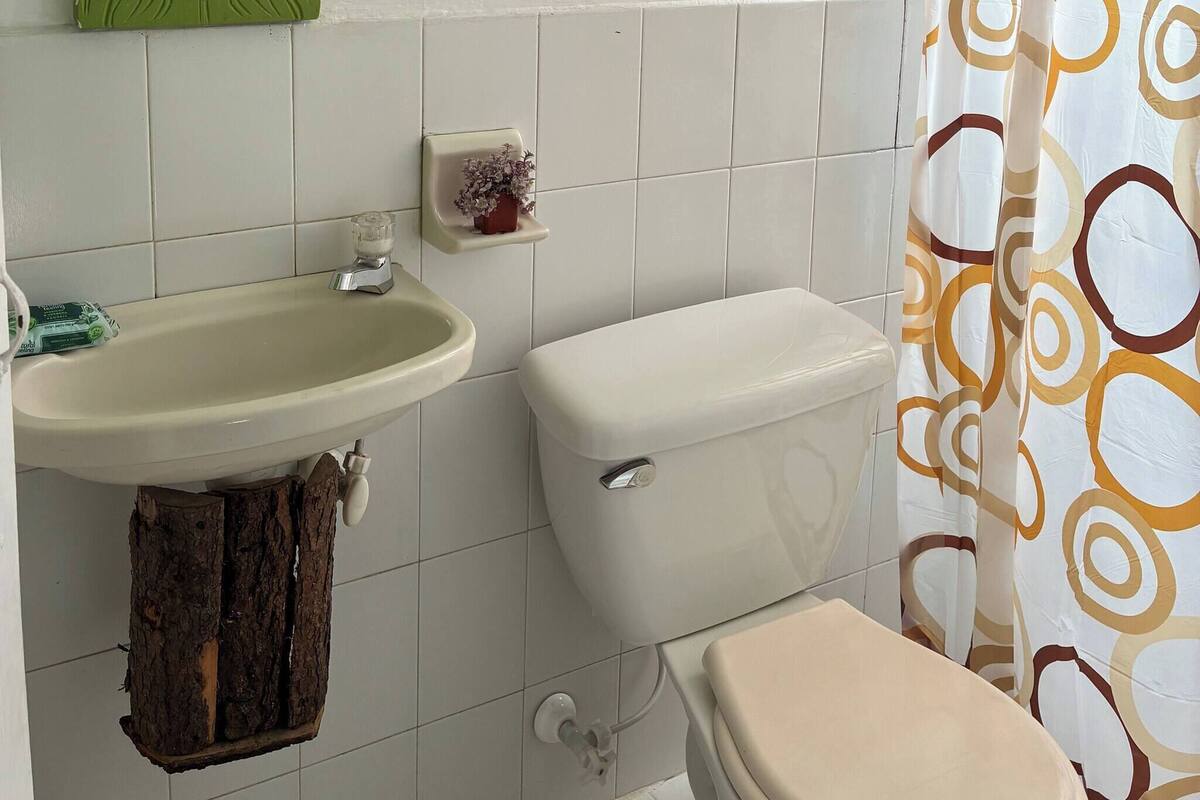 Dormitório compartilhado, 1 quarto, sacada, vista para a cidade | Banheiro