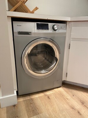 Interior - World Cup! Studio apartment with AC in Hoboken. Restaurants, Bars, Bus, Path. (Hoboken)
