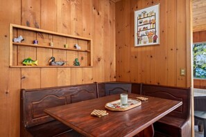 Dining - Serene Camano Cabin w Deck Fire Pit & Views! (Camano)