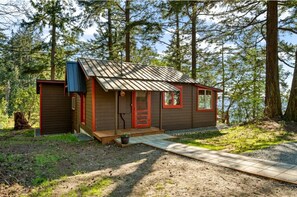 Exterior - Serene Camano Cabin w Deck Fire Pit & Views! (Camano)