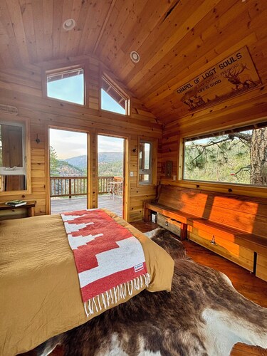 Peaceful 1-bedroom cabin in Durango perfect for a getaway