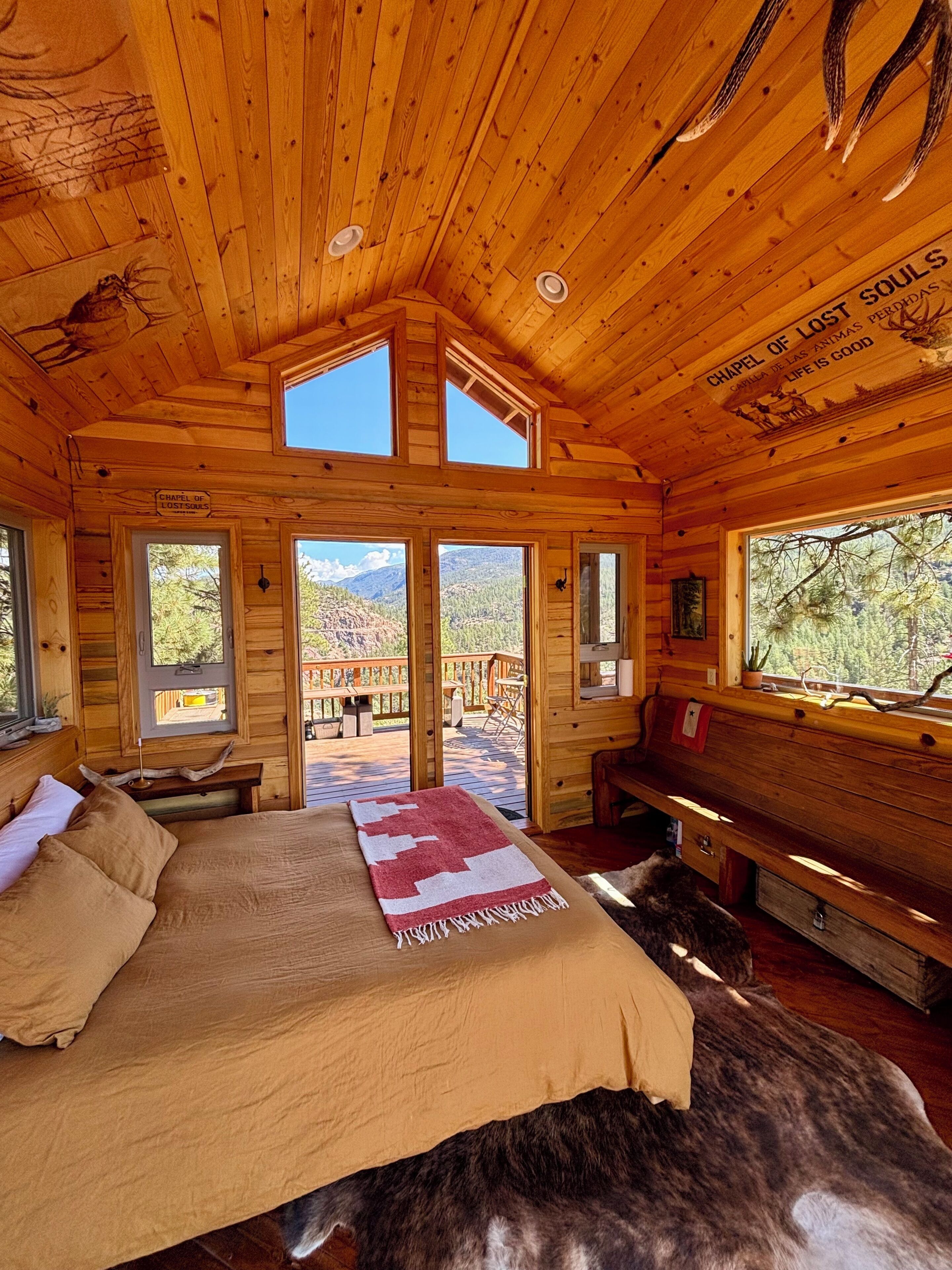 1 bedroom, bed sheets