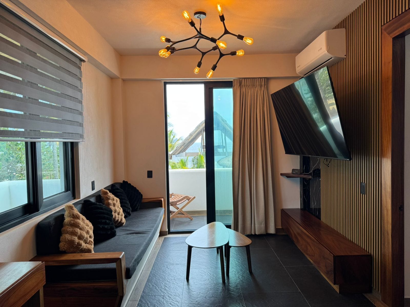 Luxury-Vierbettzimmer, Balkon, Meerblick | Wohnbereich
