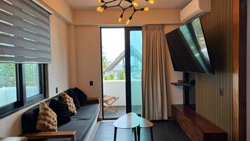 Luxury-Vierbettzimmer, Balkon, Meerblick | Wohnbereich