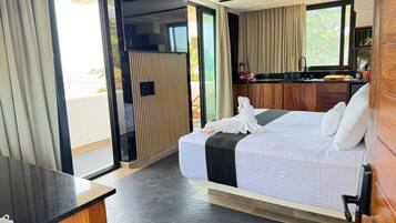 Deluxe Double Room | In-room safe, iron/ironing board, free WiFi