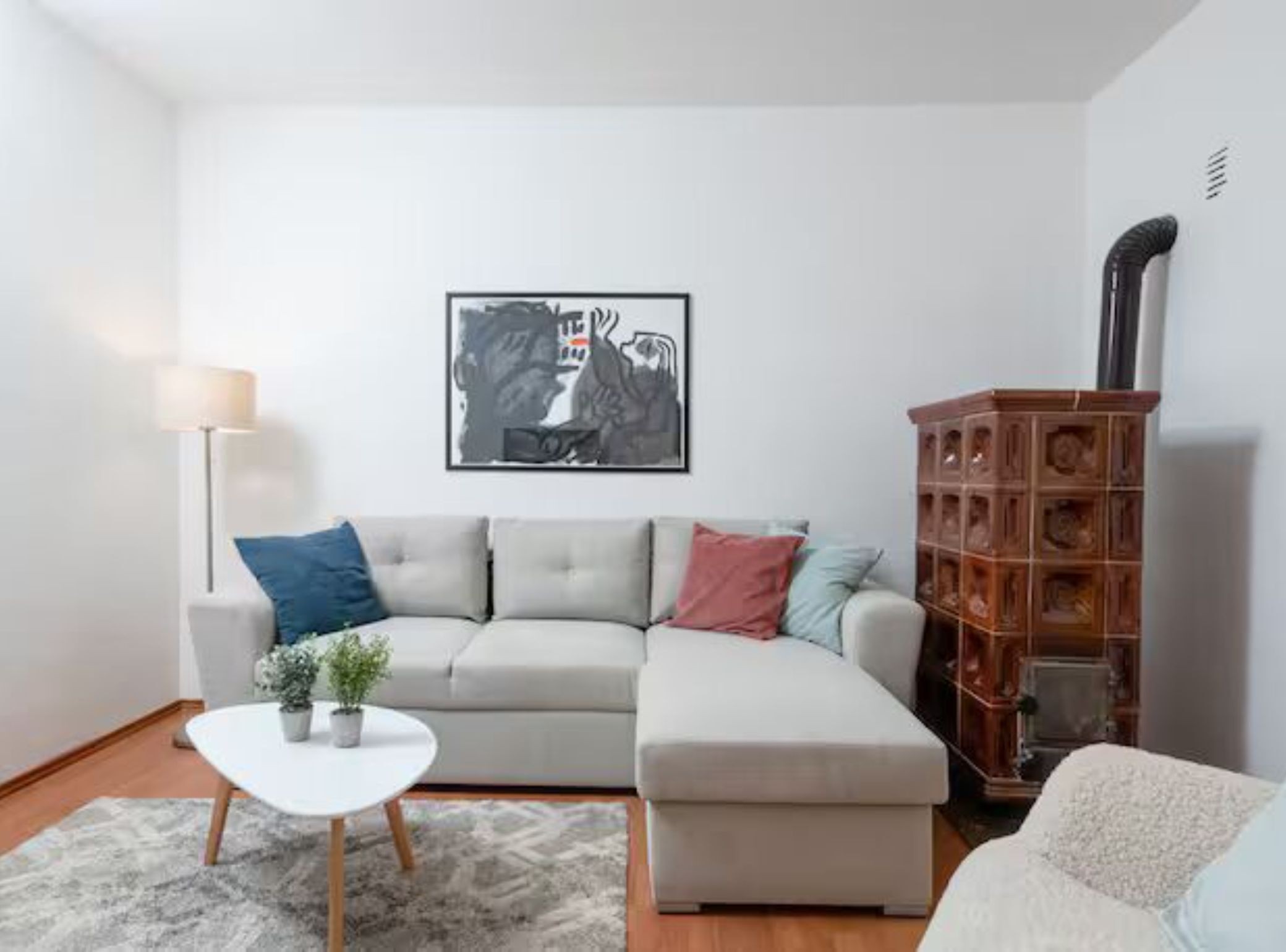 Hus (Five Bedroom Villa with Outdoor Pool) | Stue | 32-tommers fladskærms-tv med kabelkanaler