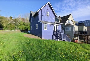 Exterior - Welcoming 3-bedroom house in Seattle perfect for your getaway (Seattle)