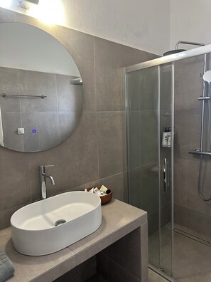 Bathroom - Plakoto House (Exambela)