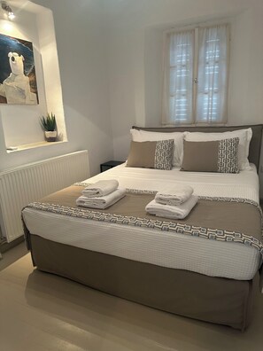 Room - Plakoto House (Exambela)