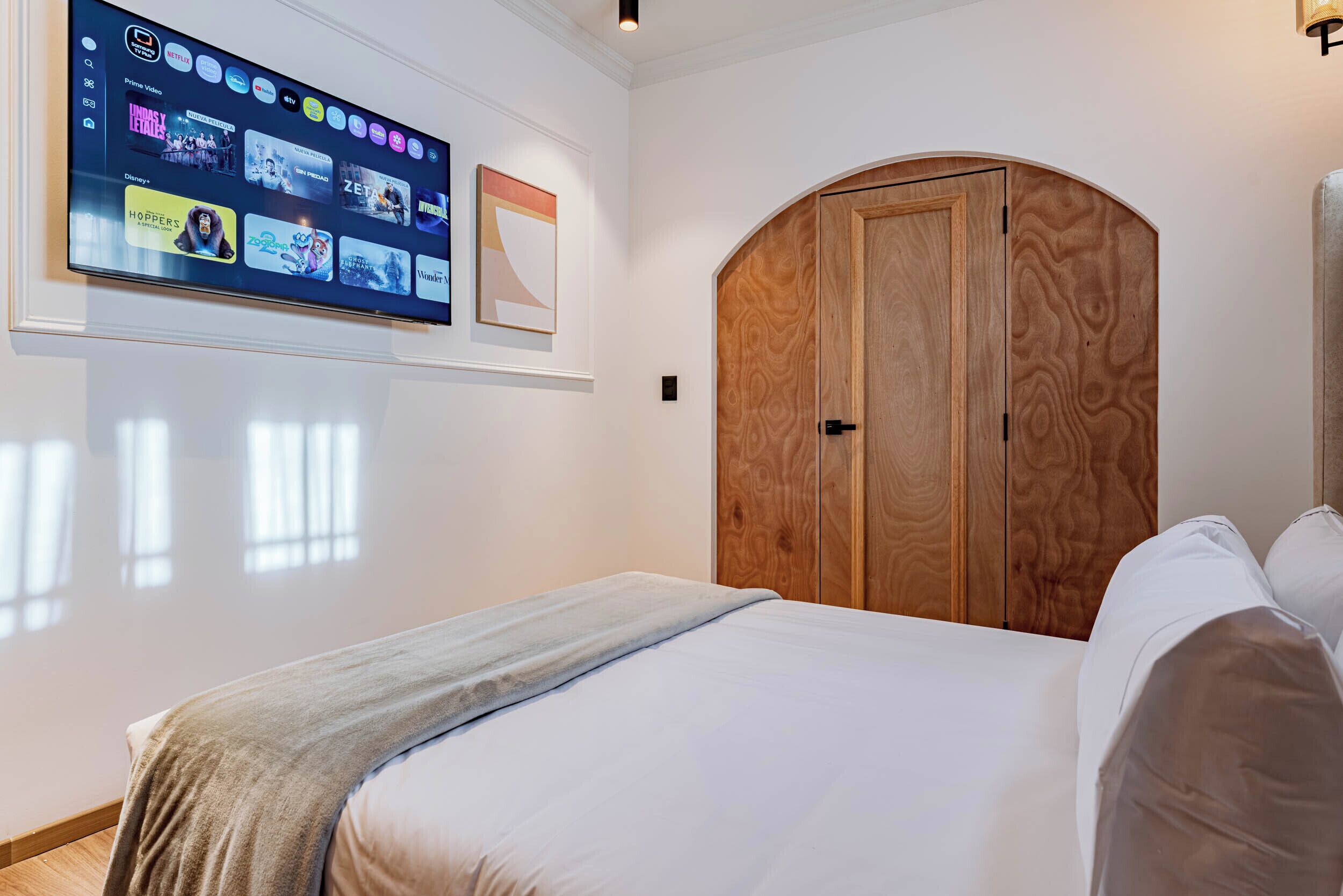 6 bedrooms, desk, free WiFi