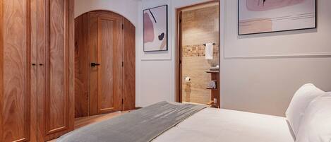 2 bedrooms, desk, free WiFi