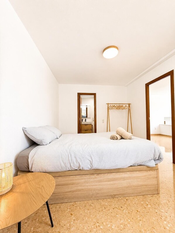 5 bedrooms, internet, bed sheets