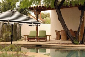Terrace/patio - The Tucson Bungalow | Designer Sam Hughes Retreat (Tucson)