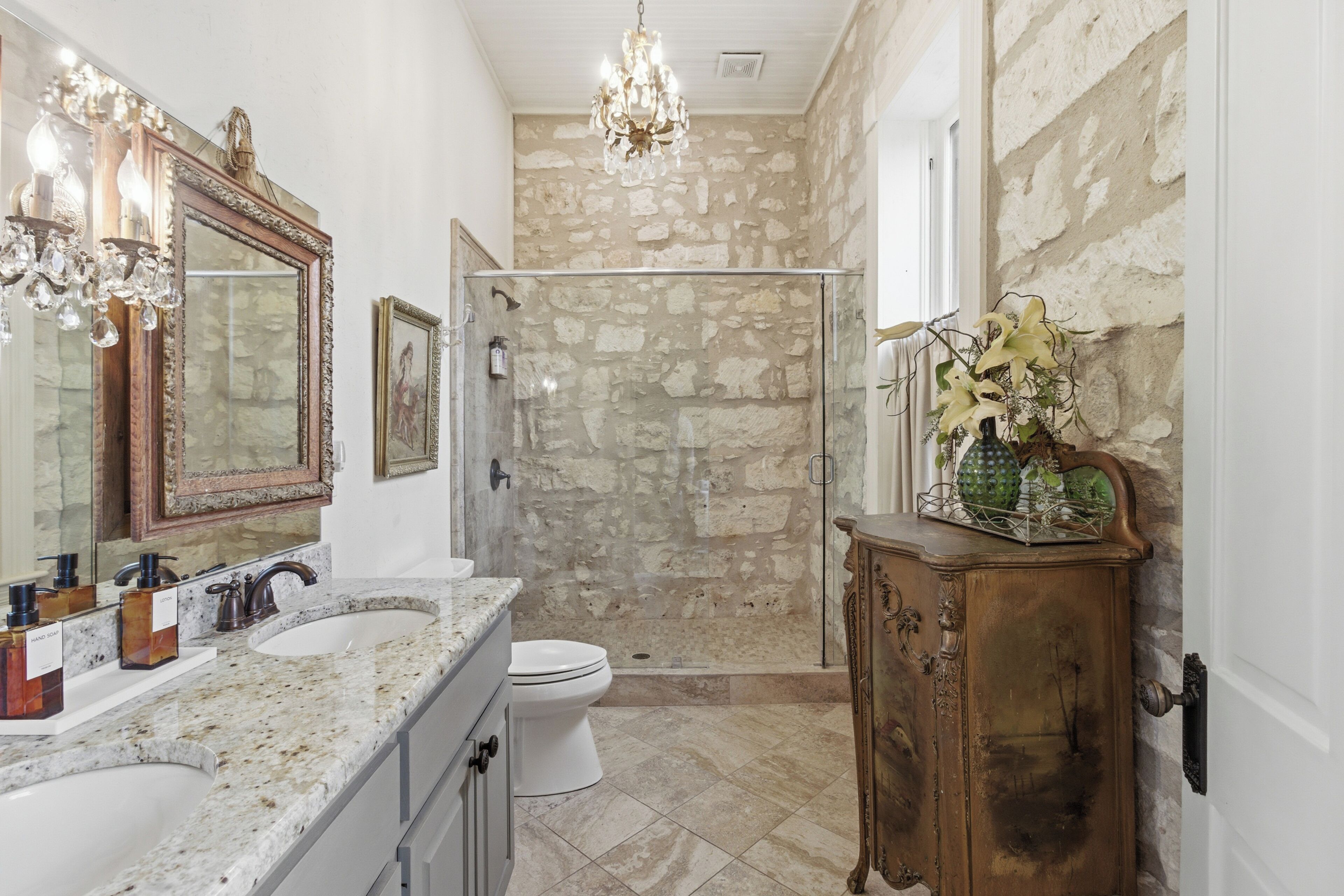 Appartement, balcon | Salle de bain