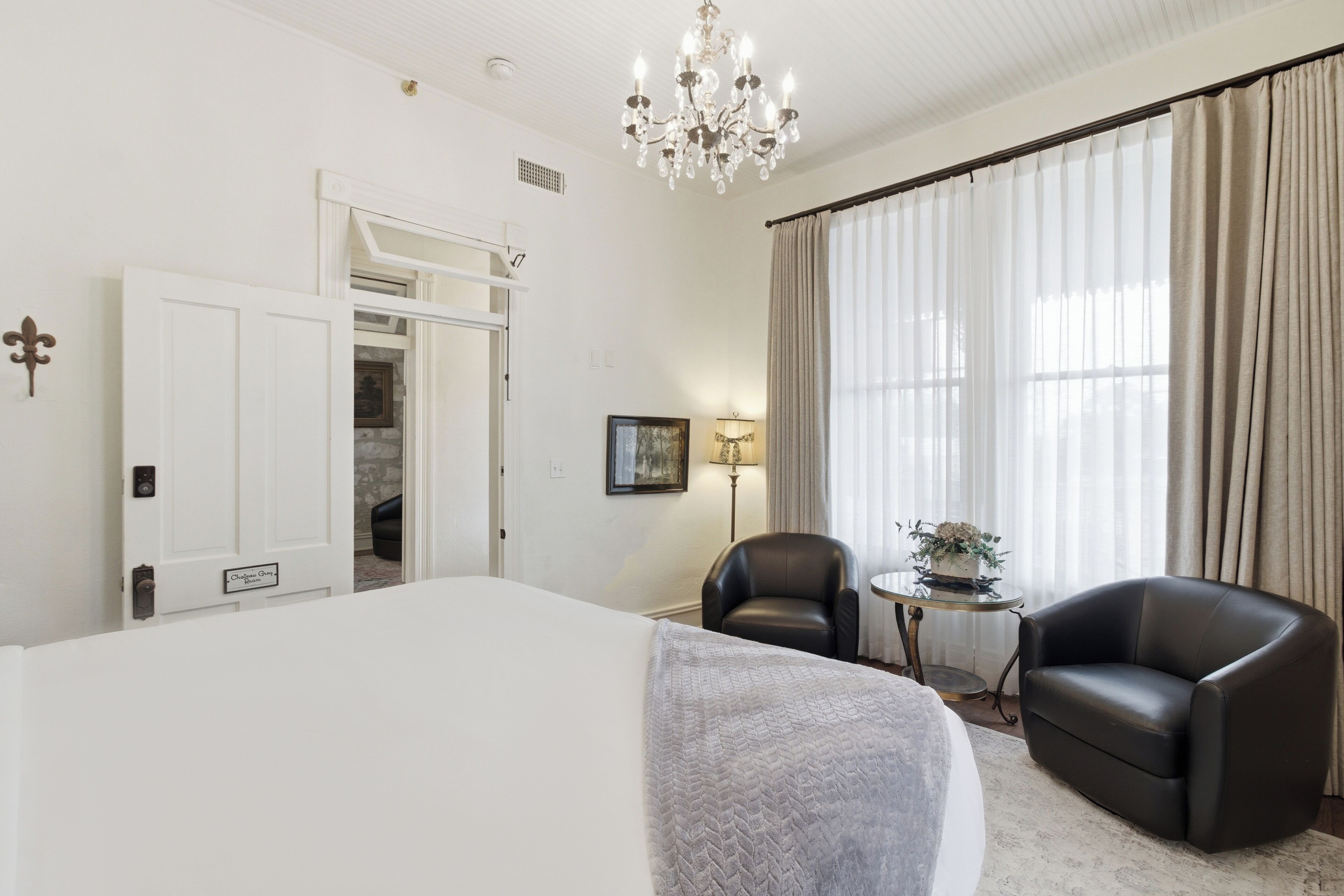 Apartment, Balcony | Street view