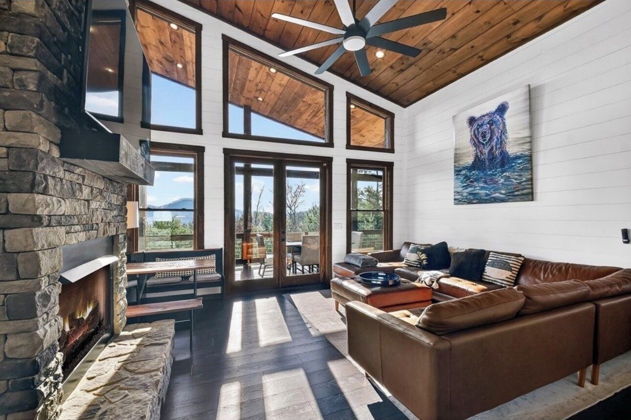 Smart TV, fireplace, music library, computer monitors
