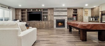 Cozy Cottage Suite With Massage Chair And Pool Table