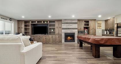 Cozy Cottage Suite With Massage Chair And Pool Table