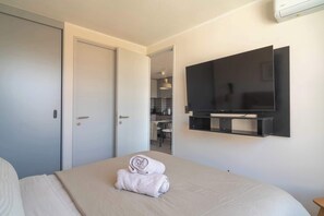 1 habitación, escritorio, tabla de planchar con plancha y wifi 