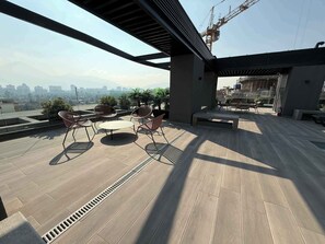 Outdoor dining - HOM ELITE | Calefacción | Terraza | WiFi | Metro (Las Condes)