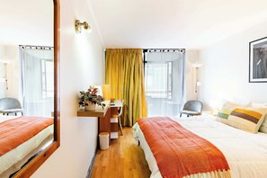 1 bedroom, desk, WiFi, bed sheets - HOM | AC | Metro El Golf-Tobalaba | Mall Costanera (Las Condes)