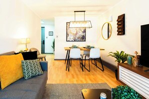 TV, offices - HOM | AC | Metro El Golf-Tobalaba | Mall Costanera (Las Condes)