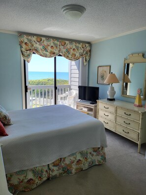 Free WiFi - Dunescape Villas 251: Coastal Charm Meets Stunning 2nd-Floor Oceanfront Views (Pine Knoll Shores)