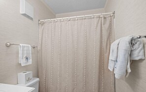 Shower - Dunescape Villas 251: Coastal Charm Meets Stunning 2nd-Floor Oceanfront Views (Pine Knoll Shores)