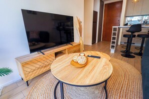 Interior - HOM I 2D2B, Estacionamiento, Terraza, Acceso Digital, WiFi (Santiago)