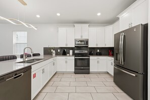 Fridge, microwave, oven, stovetop - Themed Kids Bedrooms | Theater Area | No Rear Neighbors (Kissimmee)