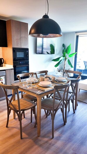 Dining - HOM | 3D3B Providencia | Parking | Inés de Suarez (Providencia)