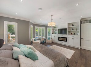4 bedrooms, free WiFi, bed sheets, wheelchair access