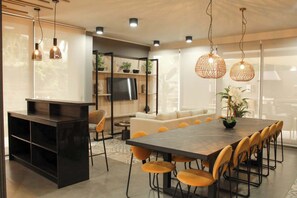 Dining - HOM I Mall Plaza Egana I Wifi I Gym Recepción 24/7 (Ñuñoa)