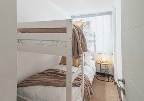 2 bedrooms, iron/ironing board, WiFi, bed sheets - HOM | 2D2B | Metro Santa Isabel | WiFi | Terraza (Providencia)
