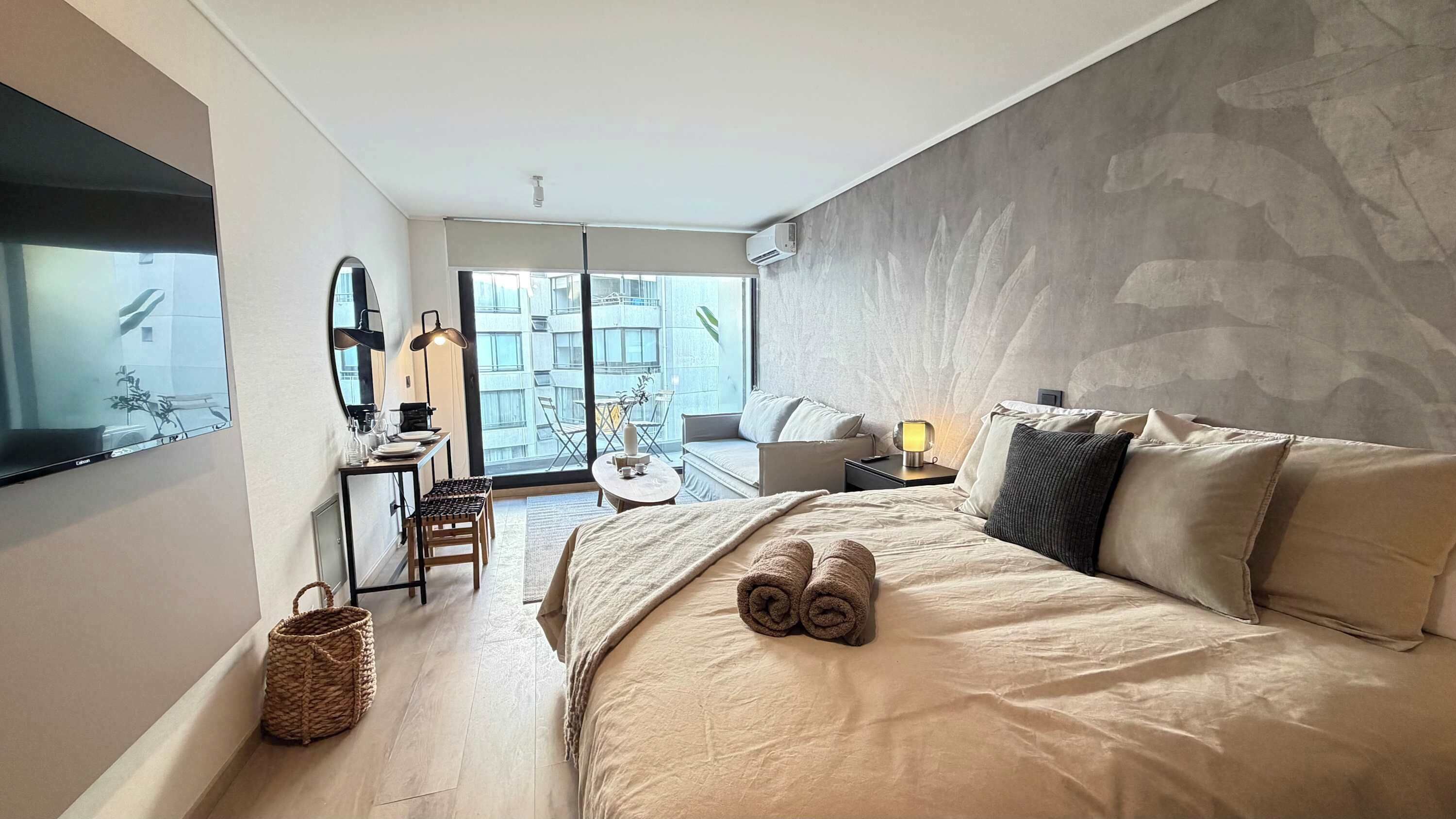 Iron/ironing board, WiFi, bed sheets