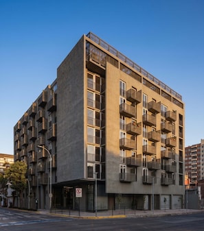 Exterior - Central Apartment Near Metro & Iconic Sights w/ (Santiago)