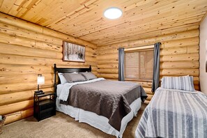 4 bedrooms, iron/ironing board, WiFi, bed sheets - Newly Remodeled Bear Lake Lodge. Panoramic Lake Views. 15 Min From Beaver Mtn! (Garden City)