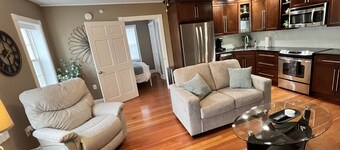 Apartment Downtown Monmouth by Market Alley