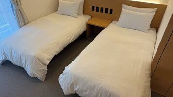 Deluxe Twin Room, Balcony | In-room safe, desk, laptop workspace, blackout drapes